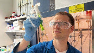 Kurtis Carsch Wins Hertz Thesis Prize for Advancements in Pharmaceutical Chemistry